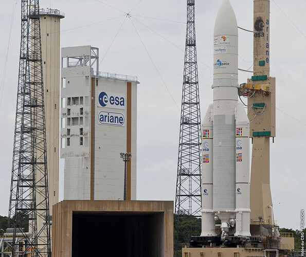 Ariane 5 sta per giungere alla ELA-3.jpg