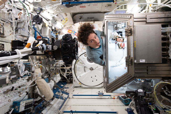 iss062e075187