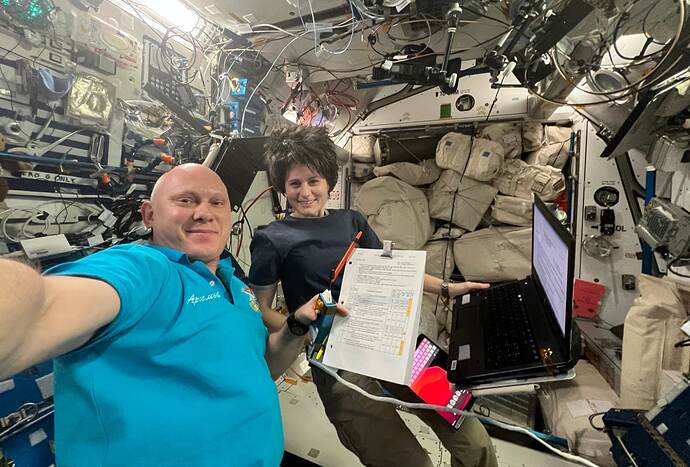 Artem'ev e Cristoforetti studiano per VKD-54 (1)