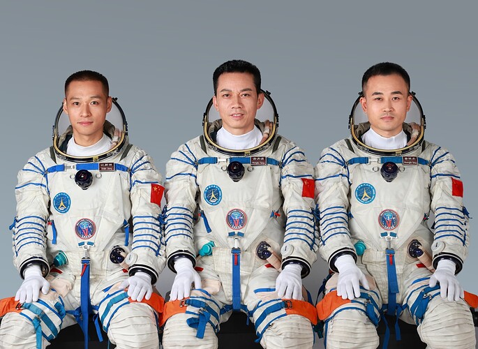 超清_神舟十七号航天员乘组