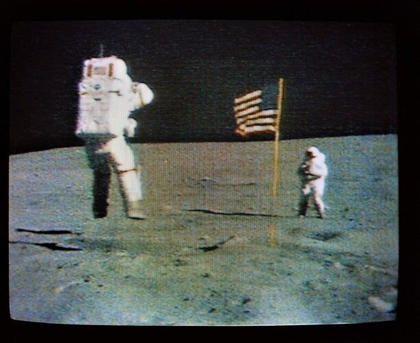 Apollo 16 salto Young