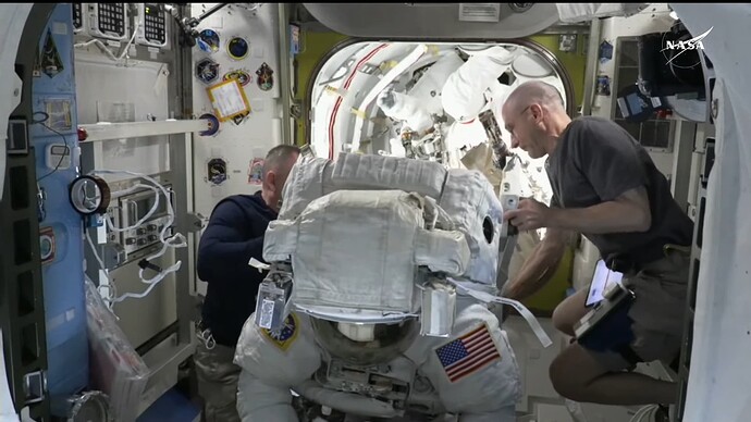 (5) US Spacewalk 91 with Astronauts Nick Hague and Suni Williams (Official NASA Broadcast) - YouTube - Google Chrome 16_01_2025 20_13_15 (1)