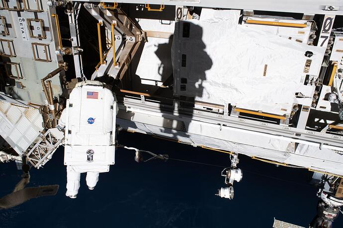 iss075e0068475~large