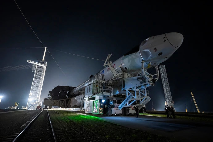 crew-11-rollout-072725-dsc-4013