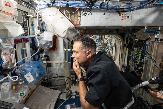 iss074e0831856